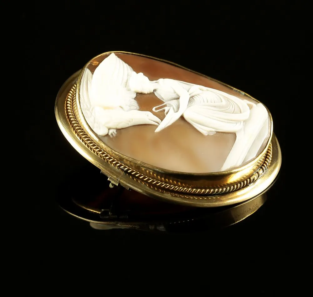 Antique Victorian Hebe Shell Cameo Brooch Gold Circa 1860