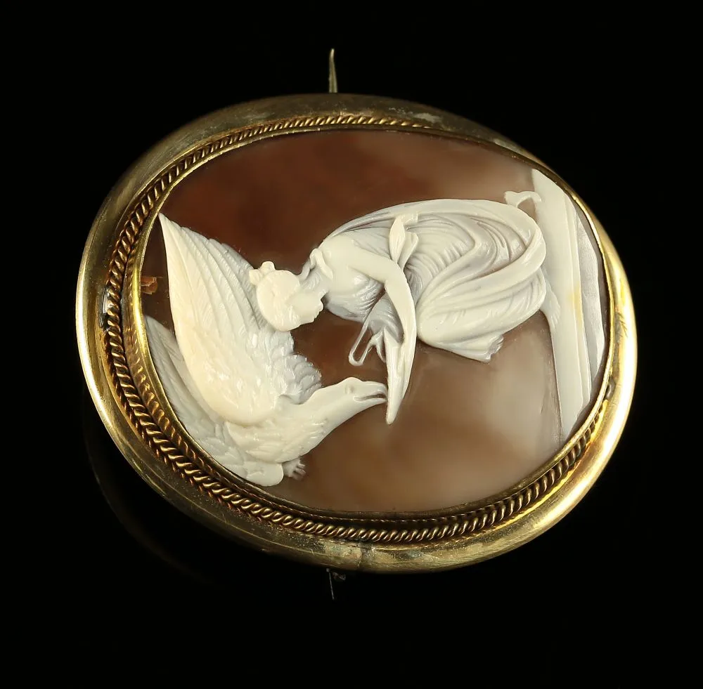 Antique Victorian Hebe Shell Cameo Brooch Gold Circa 1860