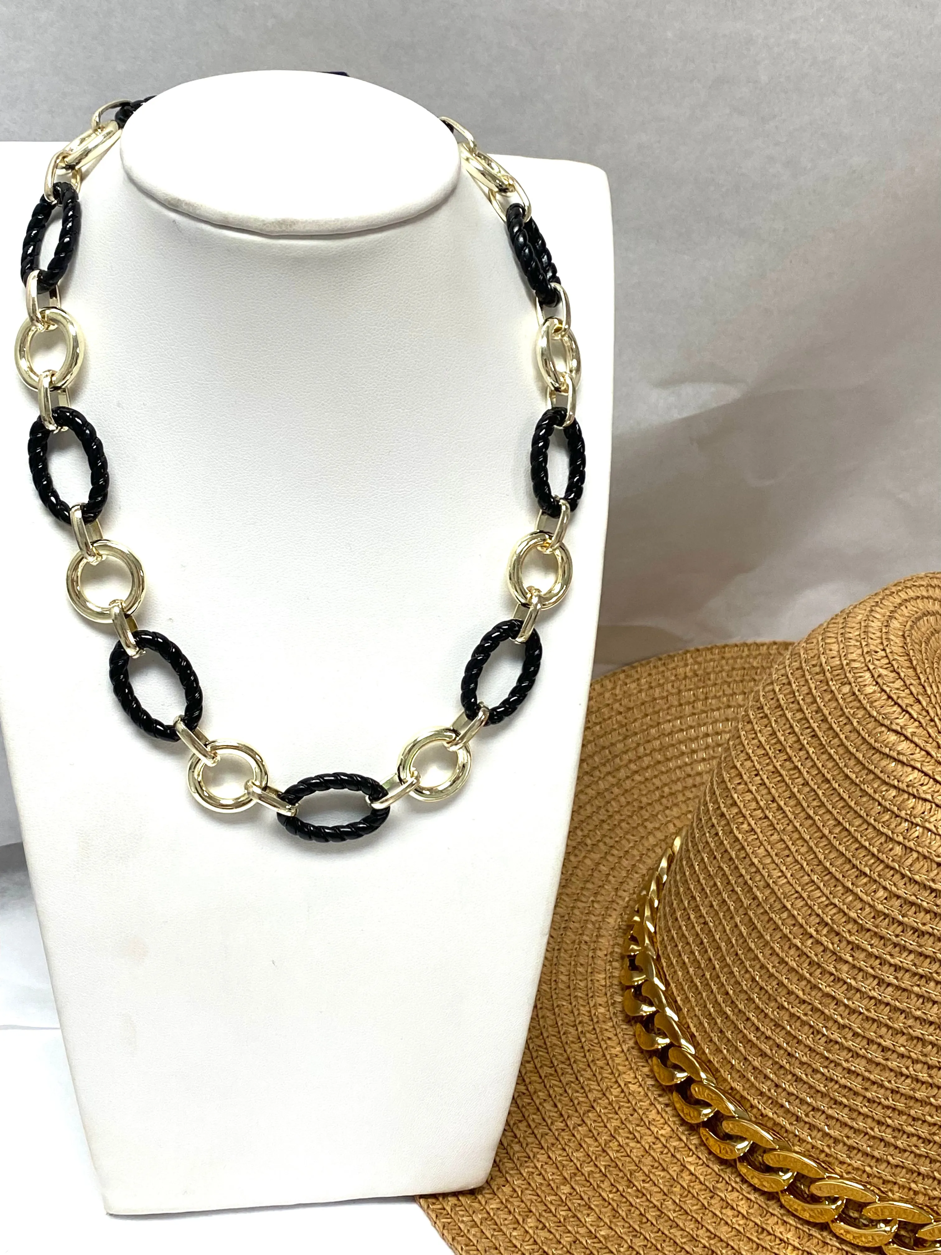 Resin Link Toggle Necklace