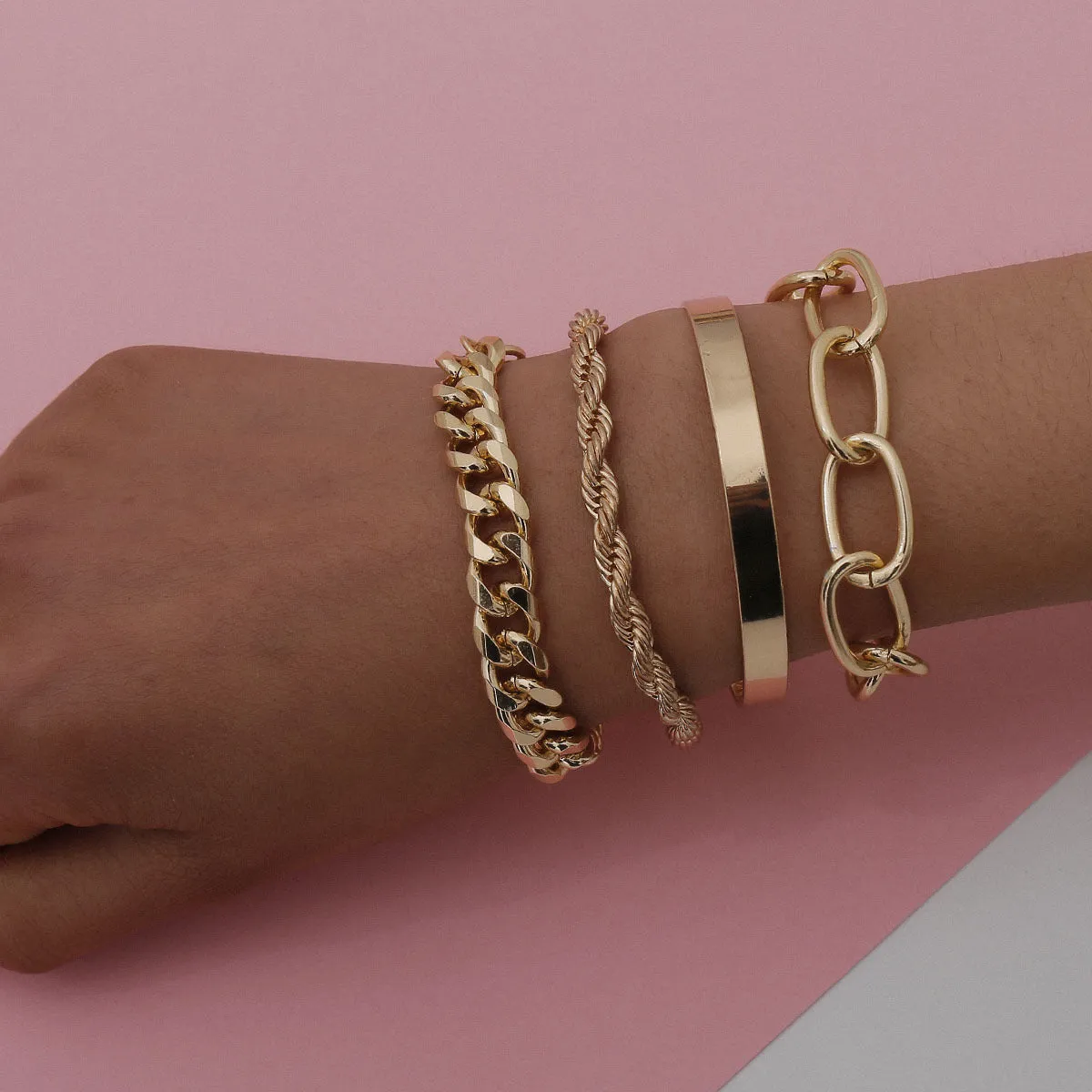 Urban Chic Vienna Verve Bracelet with Exaggerated Alloy Twist Detail