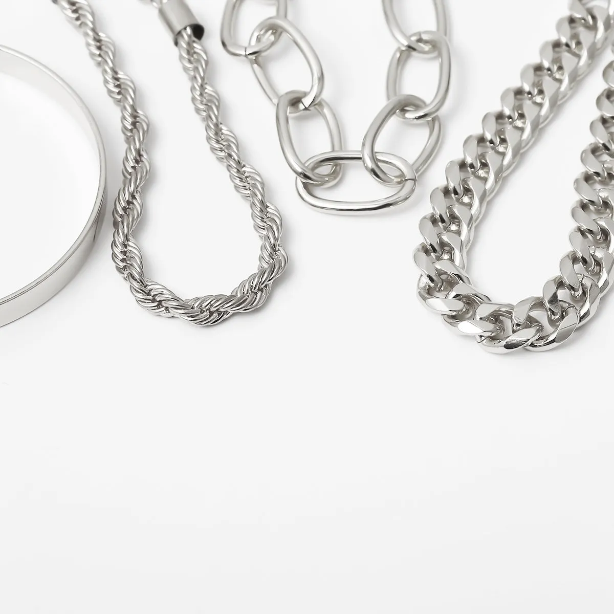 Urban Chic Vienna Verve Bracelet with Exaggerated Alloy Twist Detail